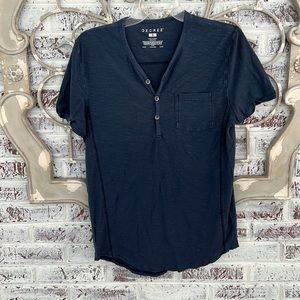 Men’s Size S Decree shirt